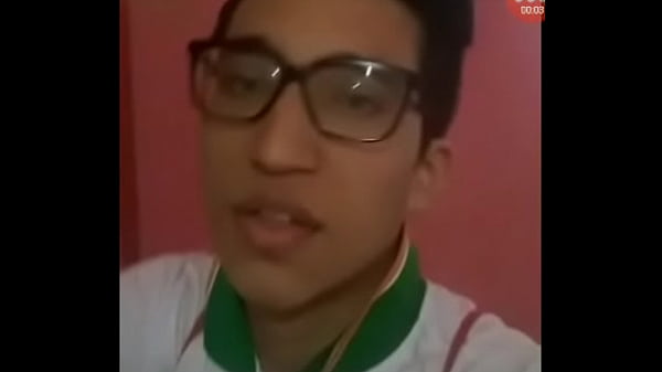 pebinha dotado seduzindo para sua namorada e caiu na net 11 sec