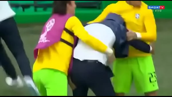 Velhinho safado cai de boca 7 sec