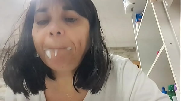 Mommy brushes un morning big tits 6 min