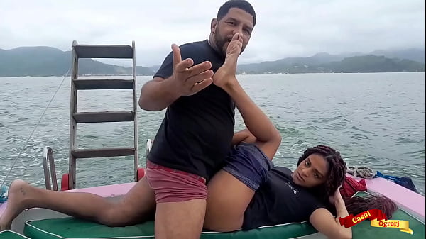Sexo anal em alto mar… 17 min